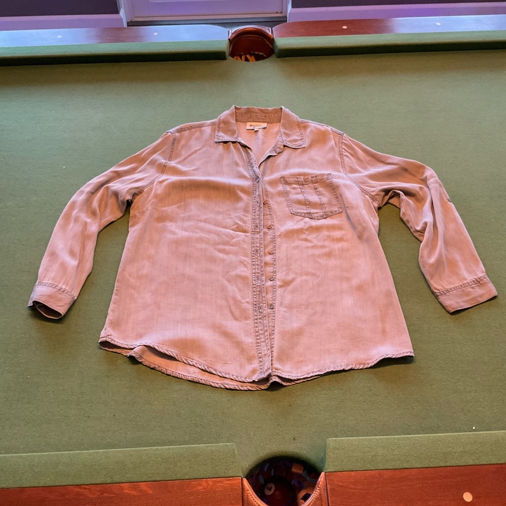 Hester & Orchard Gray Button Down Shirt with Relaxed Fit medium like new